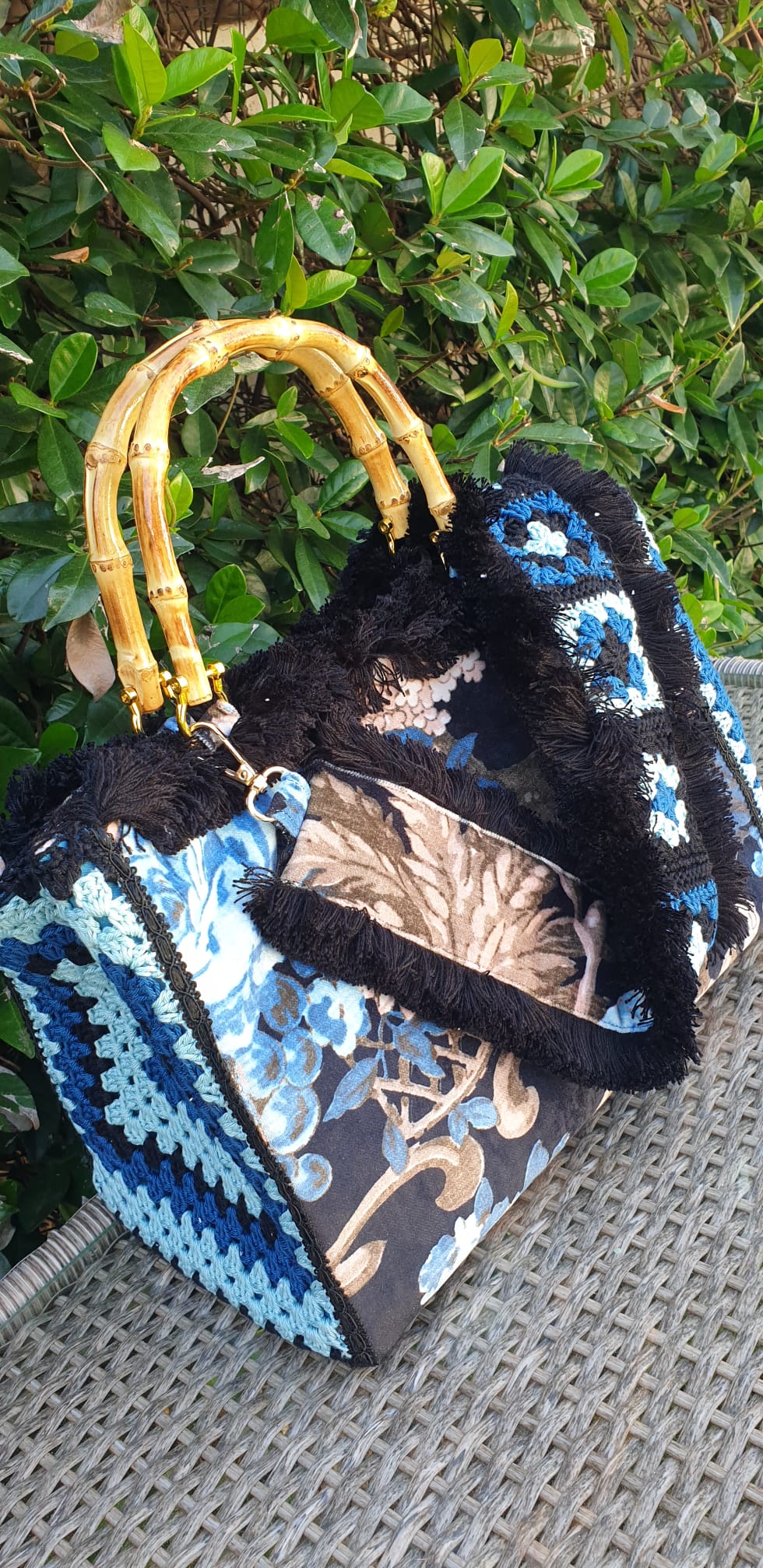 BORSA CROCHET CON TRACOLLA NERO BLU