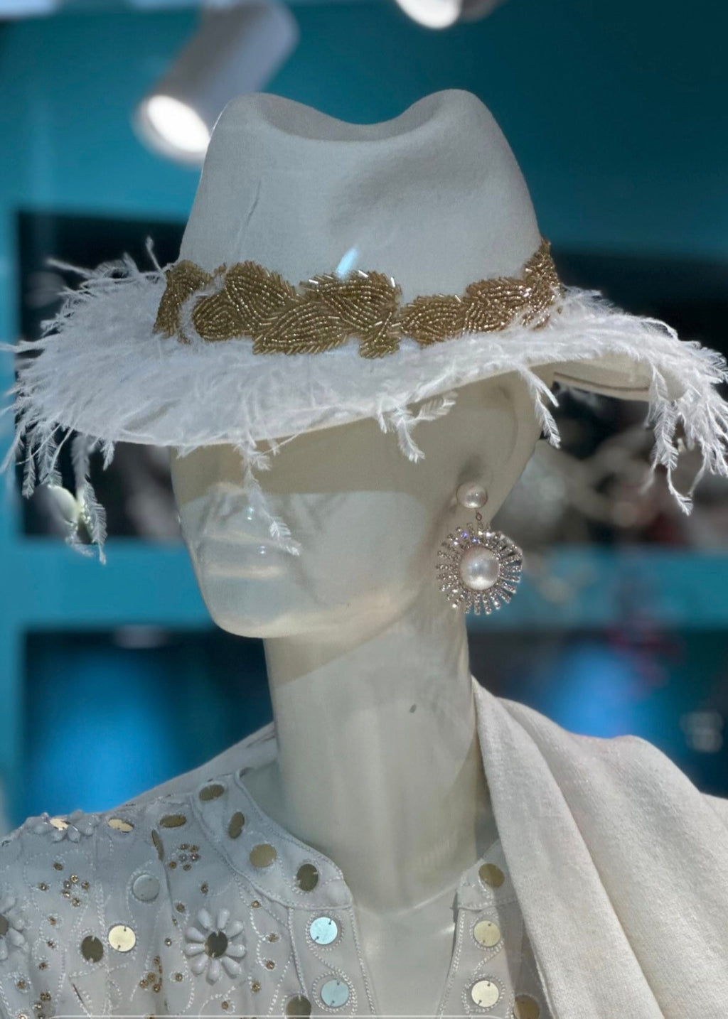 CAPPELLO LANA PIUME BIANCO